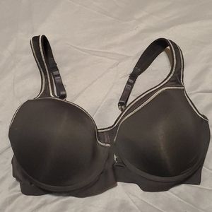 Black sports bra with wire
